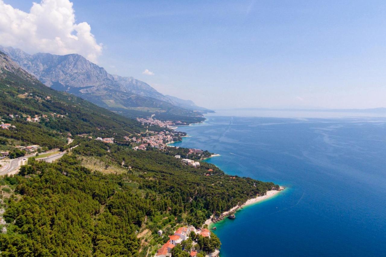 Apartments With A Parking Space Brela, Makarska - 11552 Esterno foto