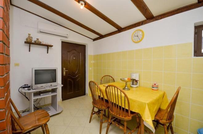 Apartments With A Parking Space Brela, Makarska - 11552 Esterno foto
