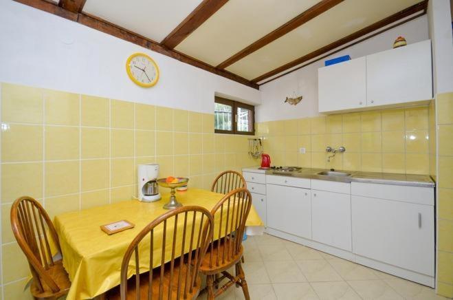 Apartments With A Parking Space Brela, Makarska - 11552 Esterno foto